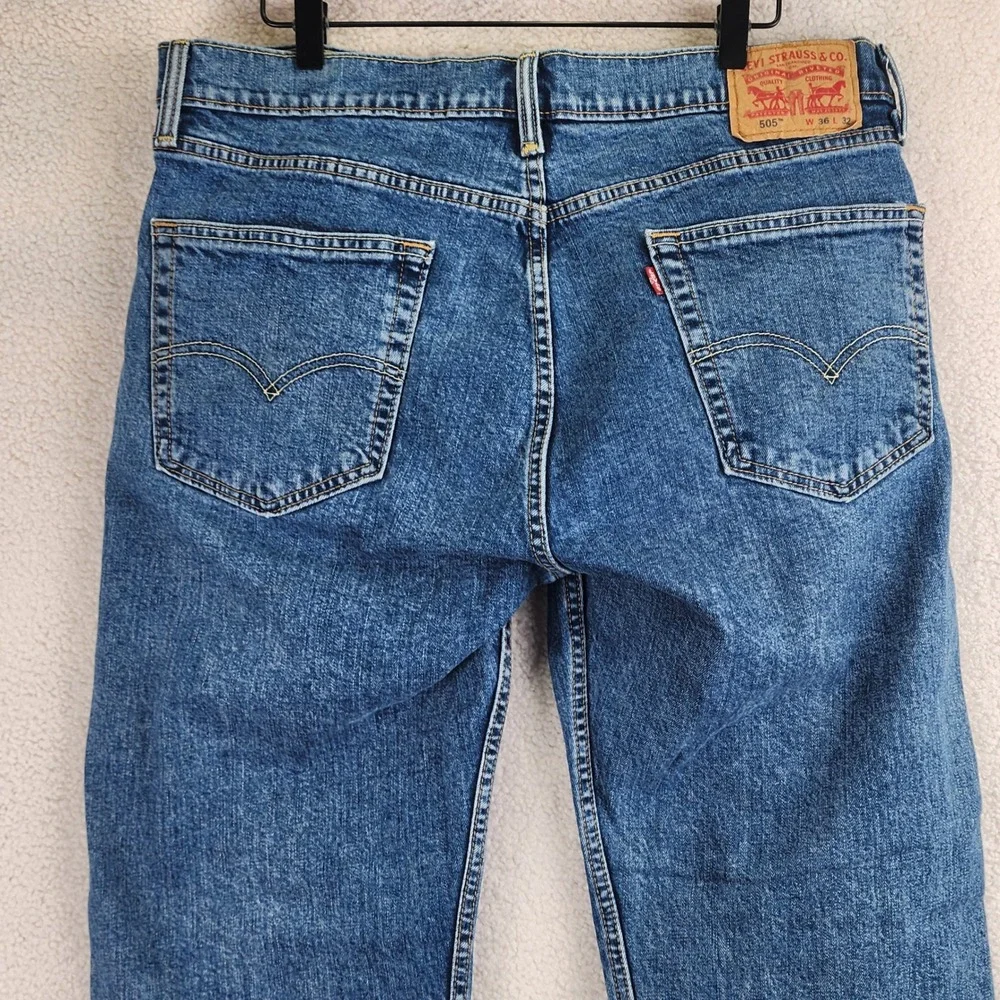 Levi's 505 Regular Fit Jeans Mens 36x32‎ Blue Medium Wash Straight Leg Denim